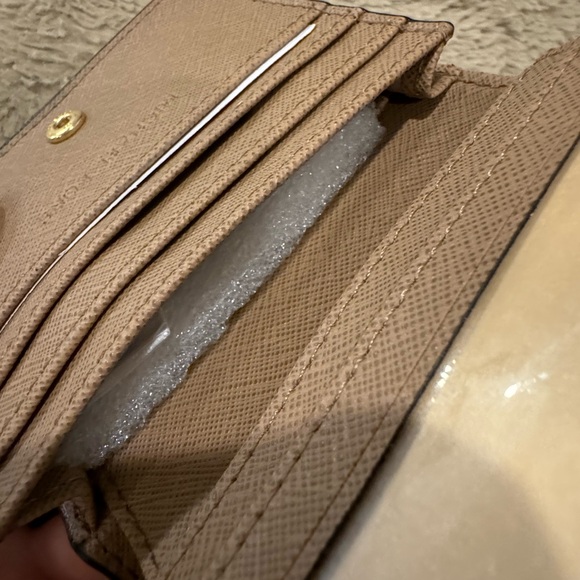 New Michael Kors Women's Mercer Carryall Card Case Black - Picture 5 of 10